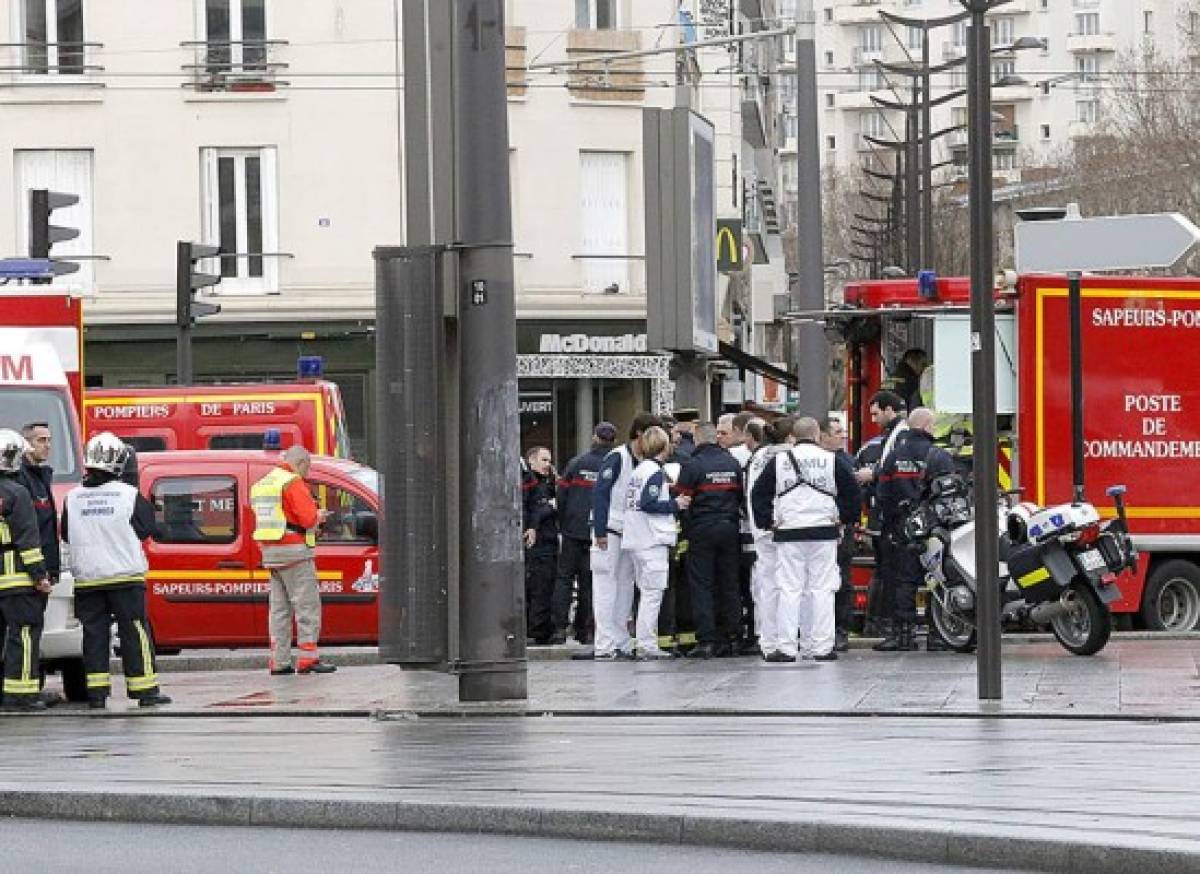 Cinco muertos en toma de rehenes en mercado de París