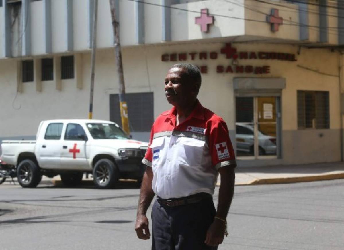 De leyenda del fútbol a voluntario de la Cruz Roja