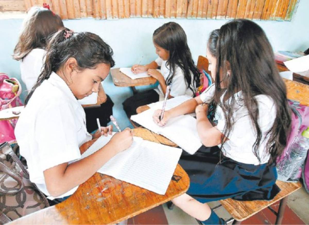 Honduras: Tercera reforma educativa y 220 días dominarán en 2015