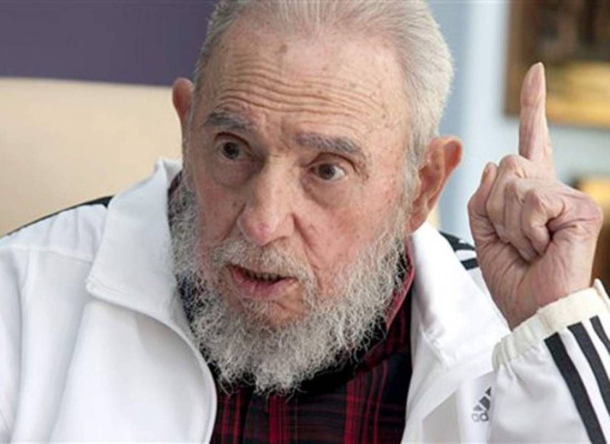 Fidel Castro desconfía de EEUU pero apoya negociación