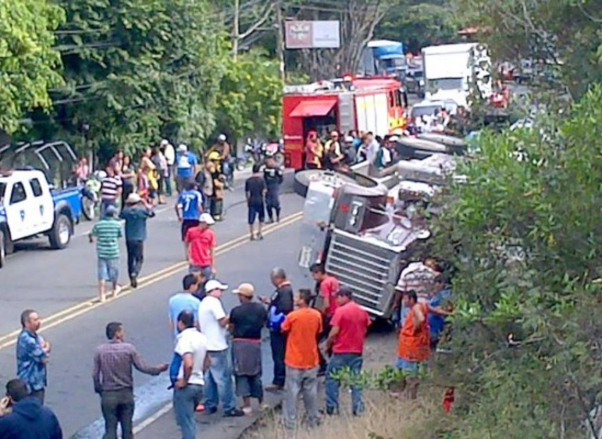 Un muerto y tres heridos en fatal choque en la CA-5