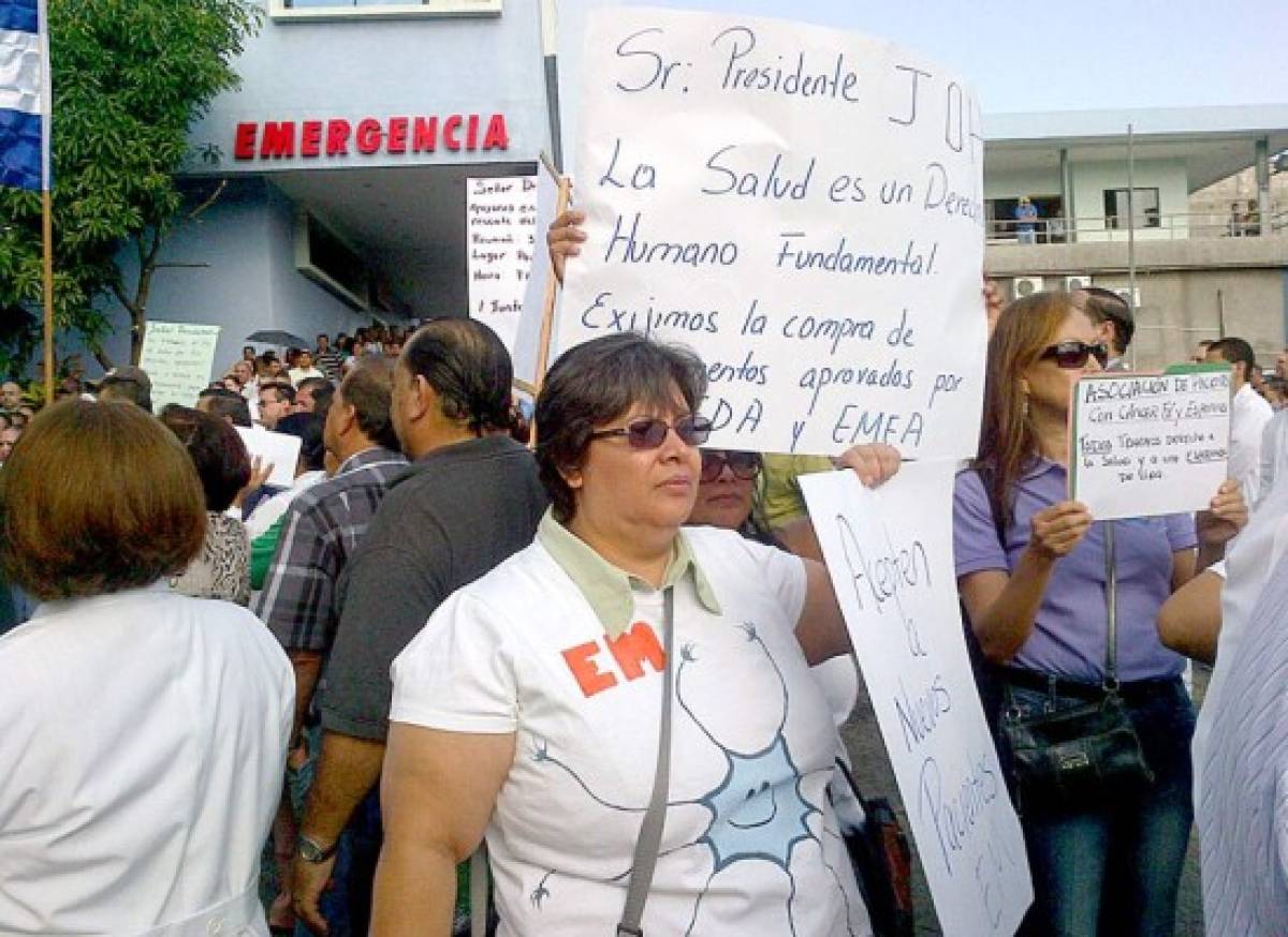 Protesta de empleados y pacientes en IHSS