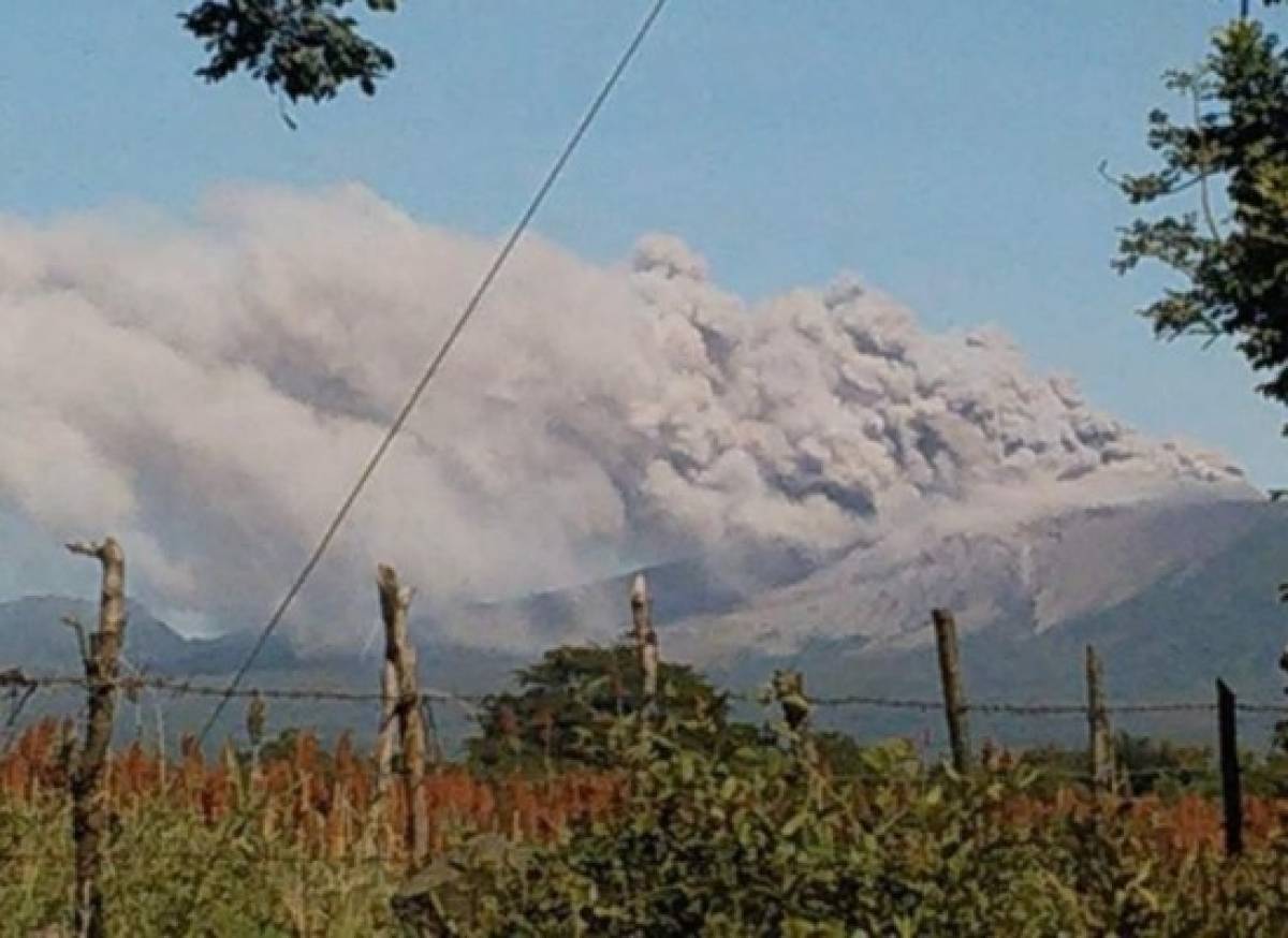 Volcán Telica continúa en fase eruptiva en el Occidente de Nicaragua