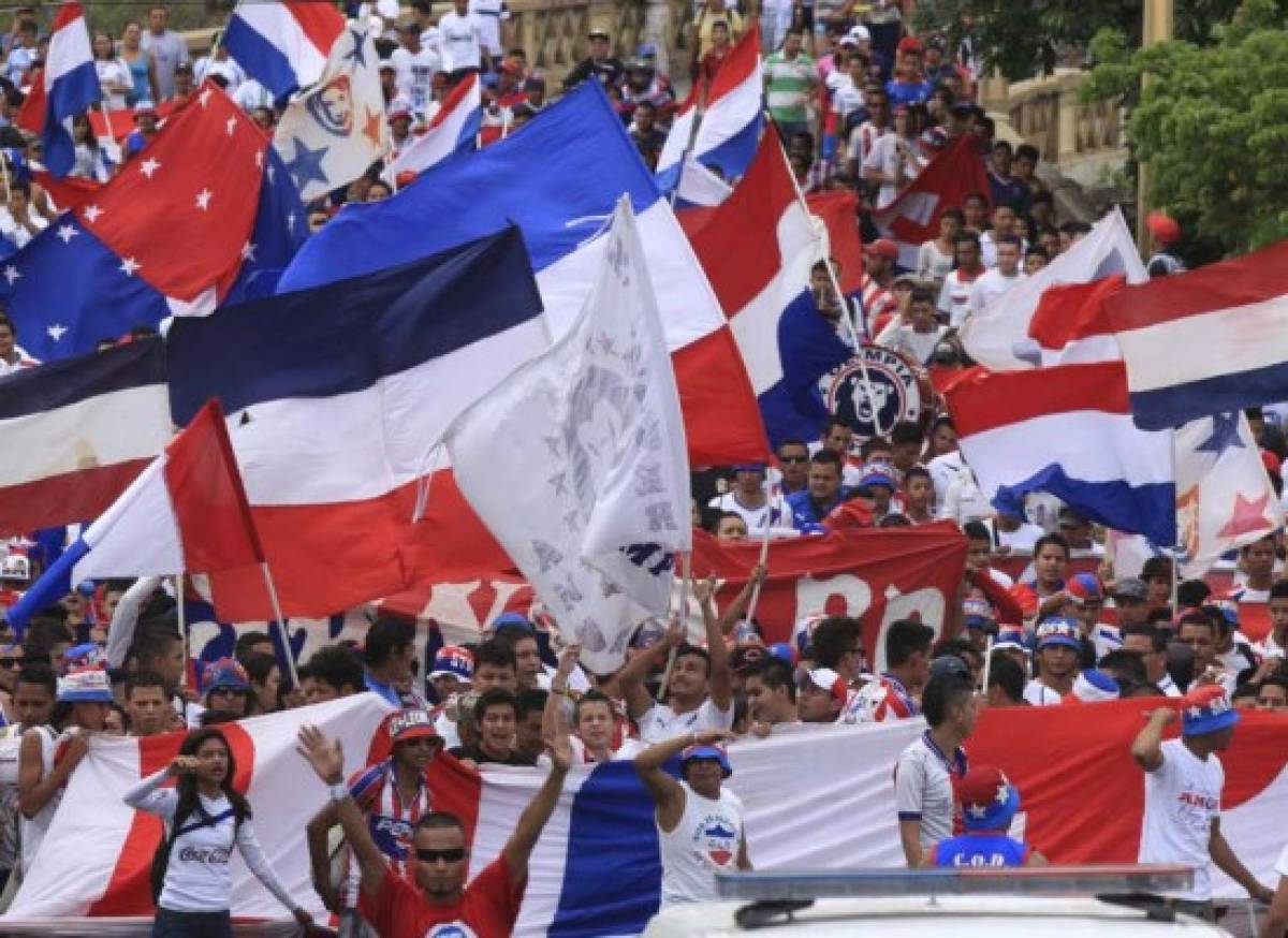 Ambientazo en las afueras del Nacional