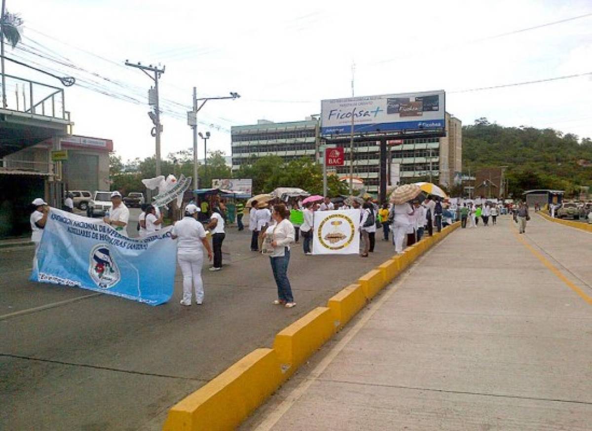 Personal de Salud realiza marcha en principales ciudades de Honduras