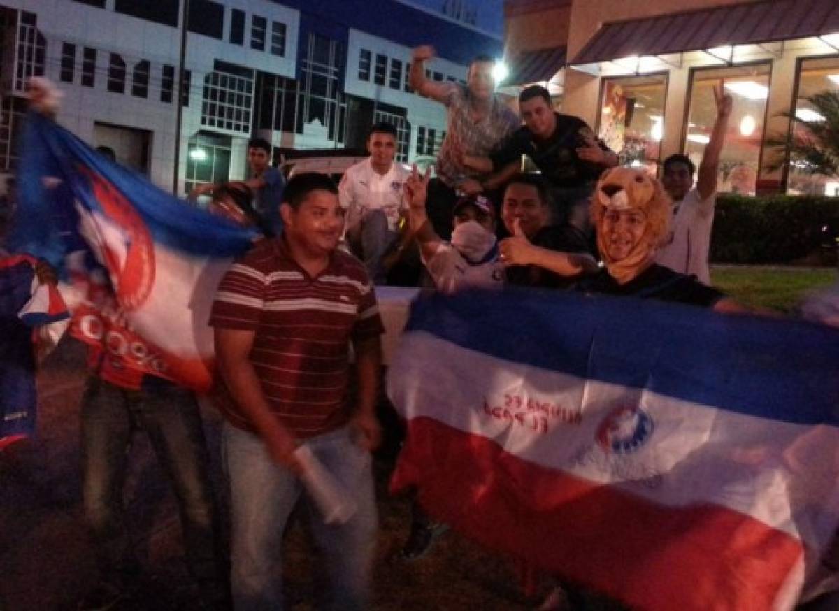 Aficionados olimpistas celebran en las calles