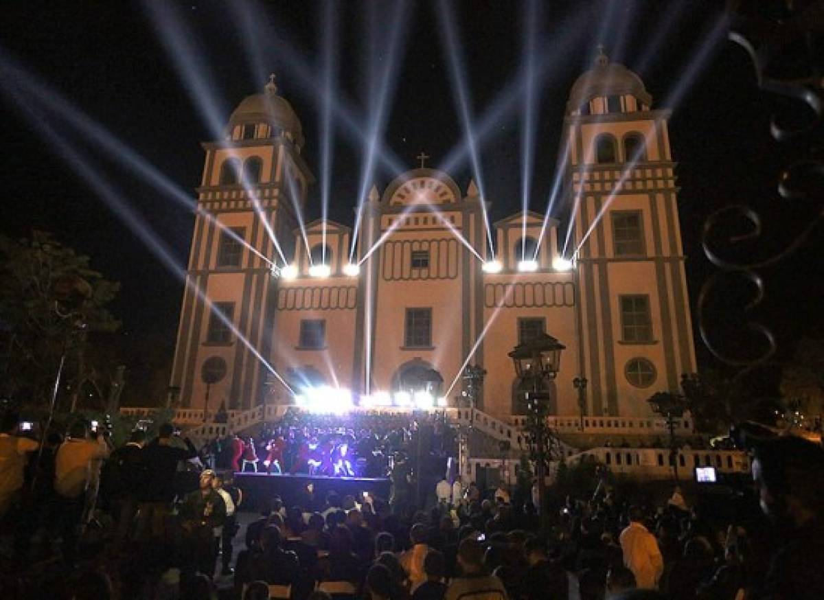 Impresionante show navideño desde el Santuario de Suyapa