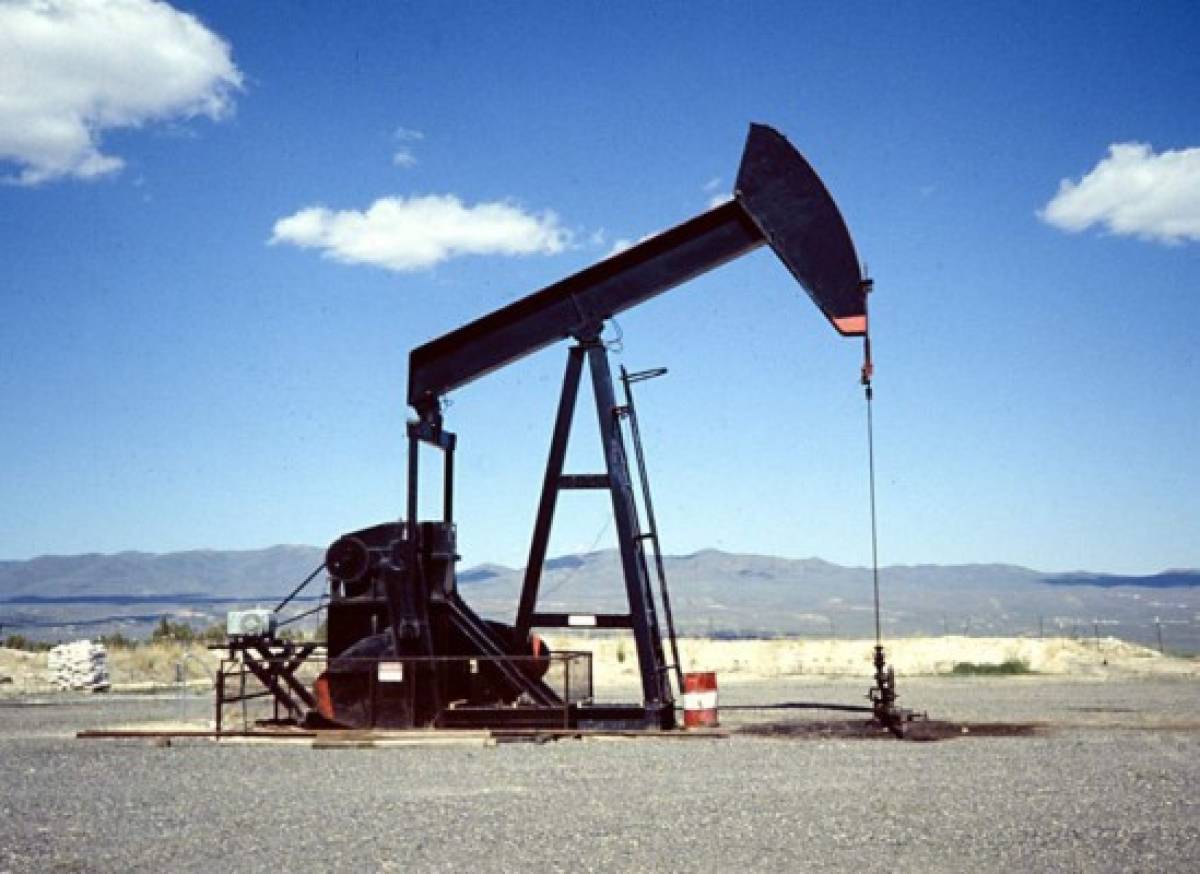 El petróleo cierra en alza en Nueva York a USD 51.53 el barril