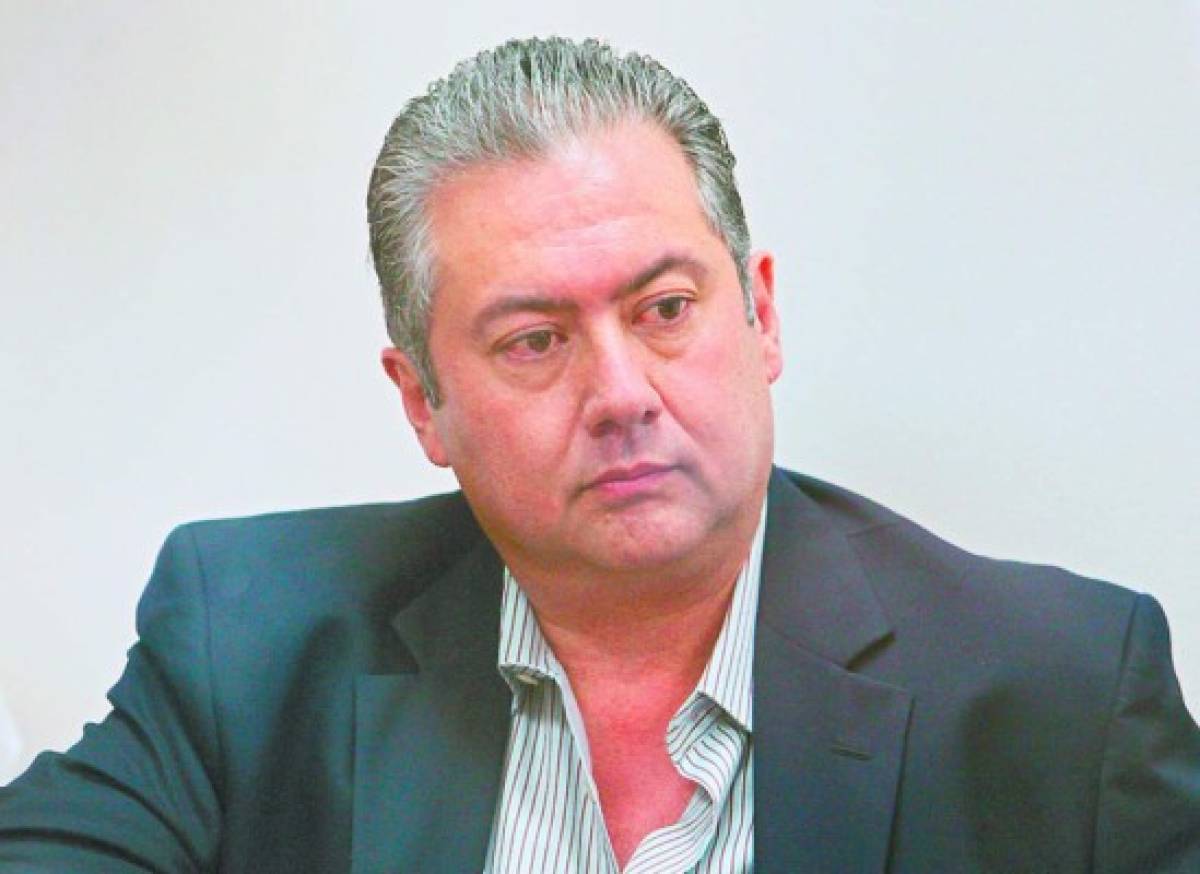 Cardona trató con 3 empresas para que no fueran acusadas por MP