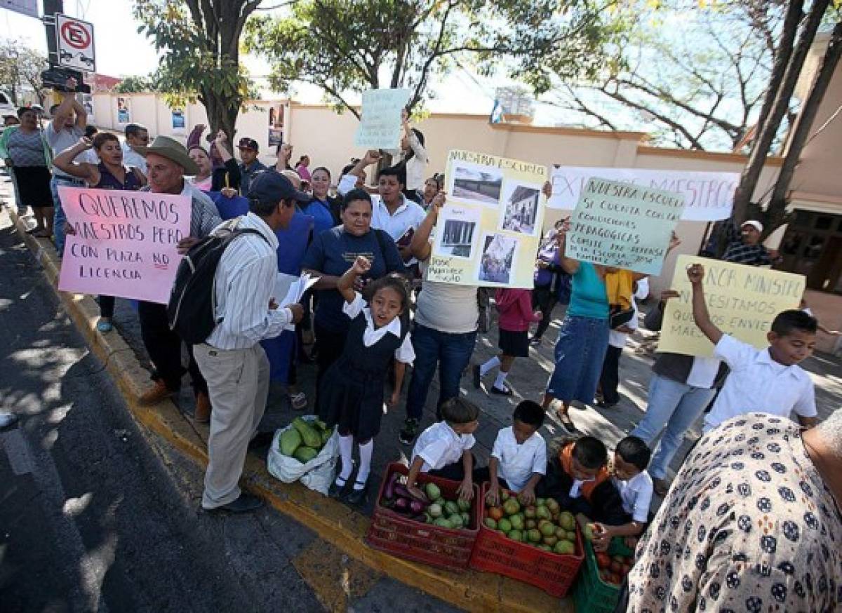 Tegucigalpa: Protesta frente a Casa Presidencial