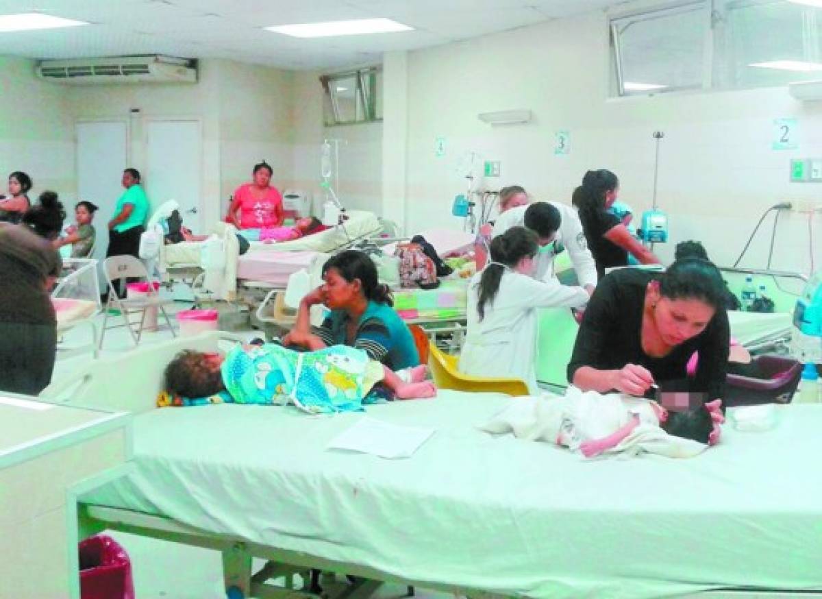 Abarrotados los hospitales por casos de dengue y chikungunya