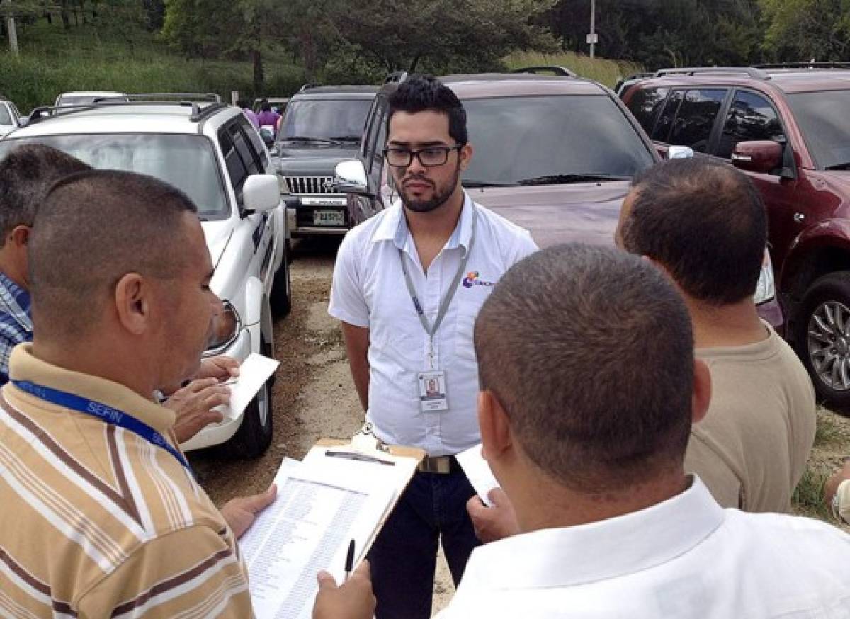 Honduras: Inicia exhibición de carros de lujo