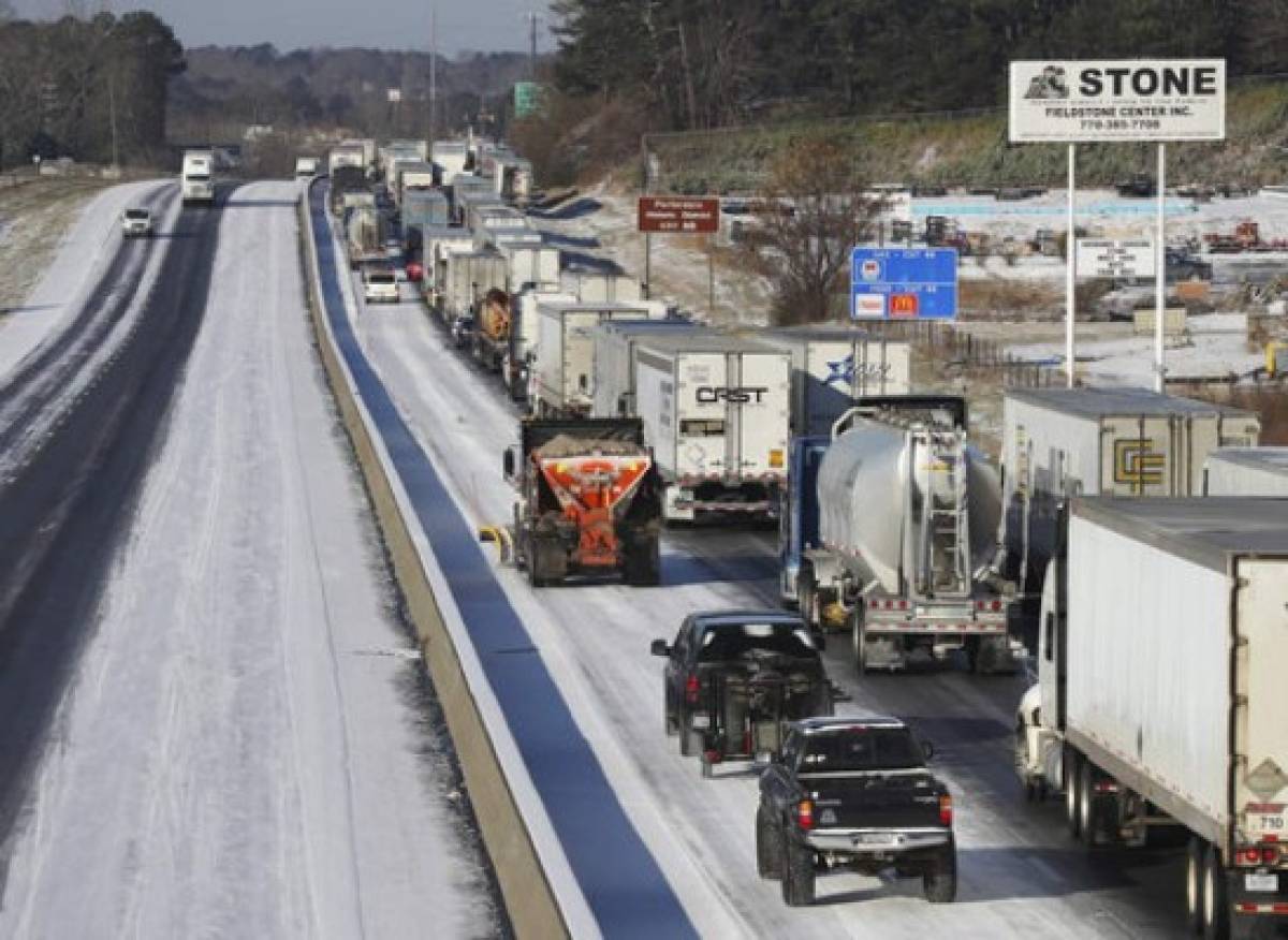Al menos 5 muertos en el sur de Estados Unidos por ola de nieve y frío
