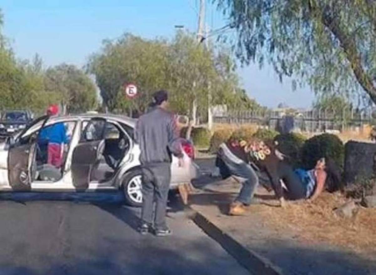 Hombre defiende a mujeres agredidas tras colisión