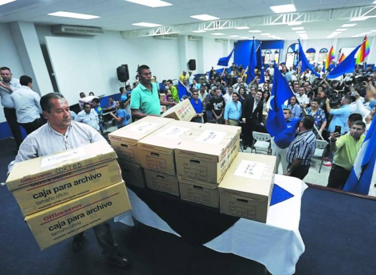 Honduras: Fiesta electoral en la entrega de planillas de los partidos políticos