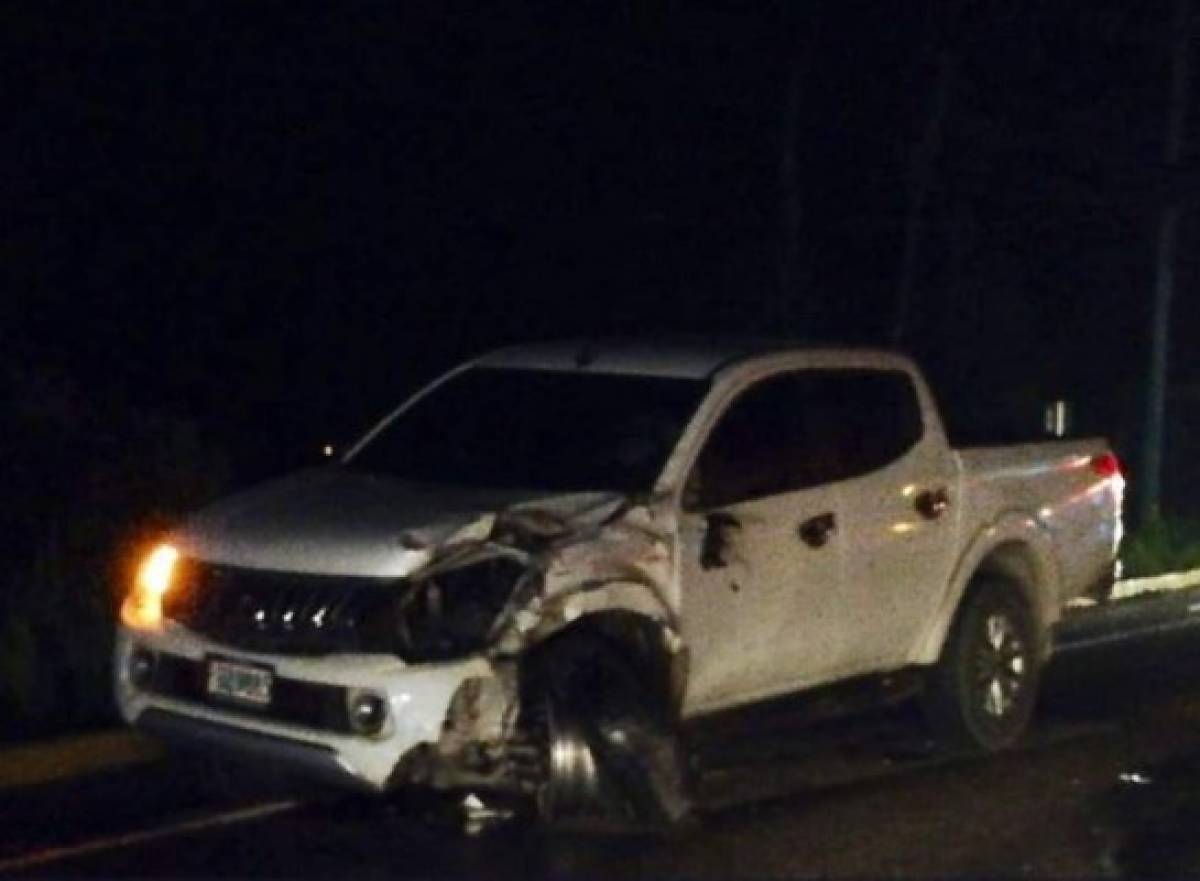 Pareja muere al colisionar motocicleta con vehículo doble cabina en Omoa