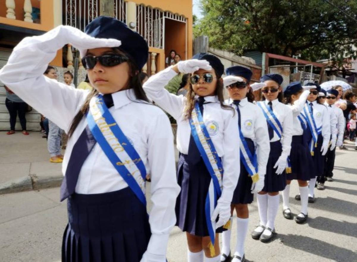 Pequeños piden cuidar el bosque y destacan valores morales en desfile