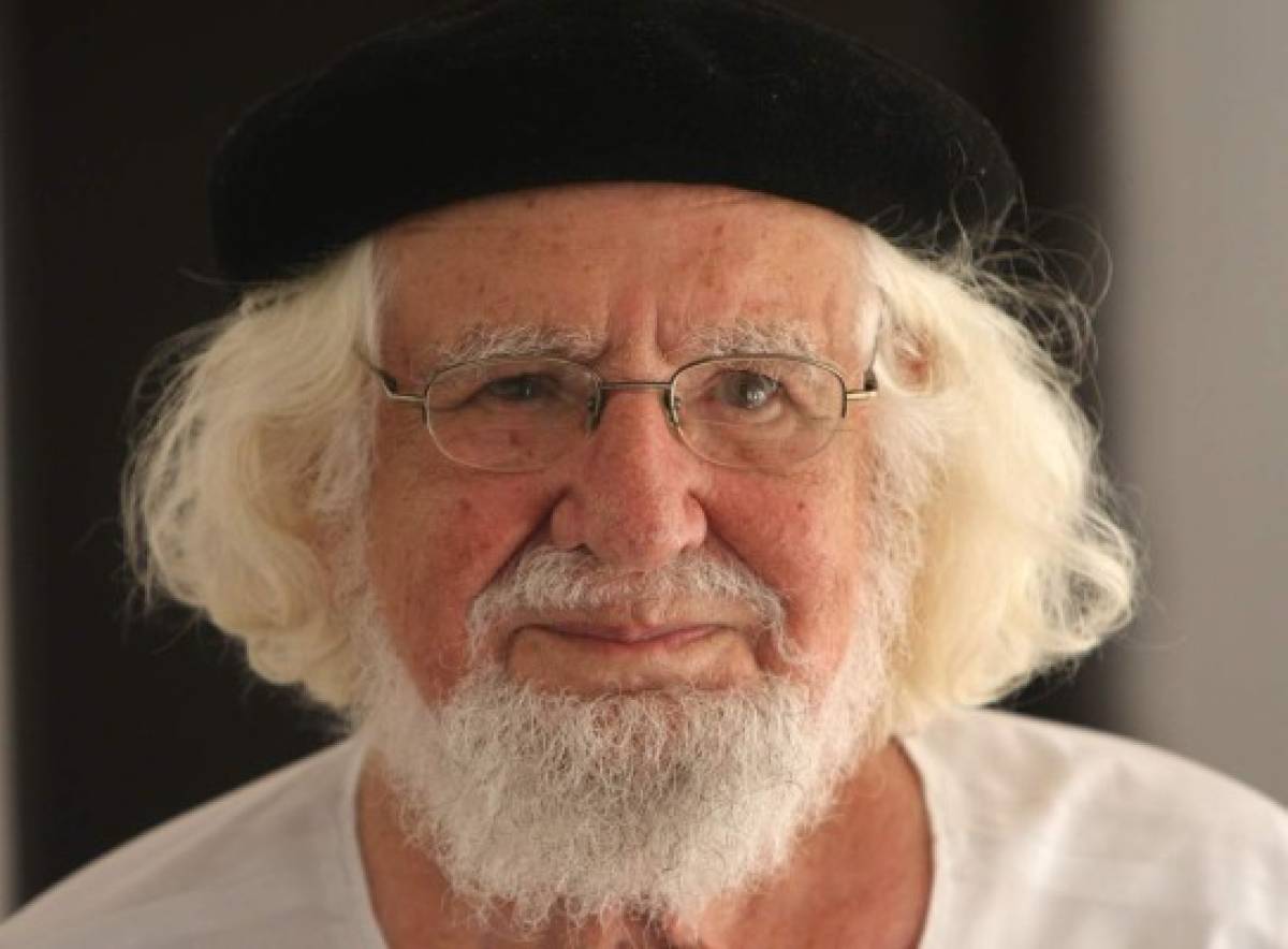 Hospitalizan al poeta Ernesto Cardenal