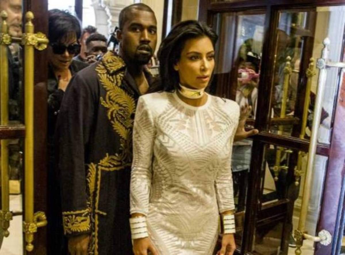 Periodista ucraniano atacó a Kim Kardashian en París