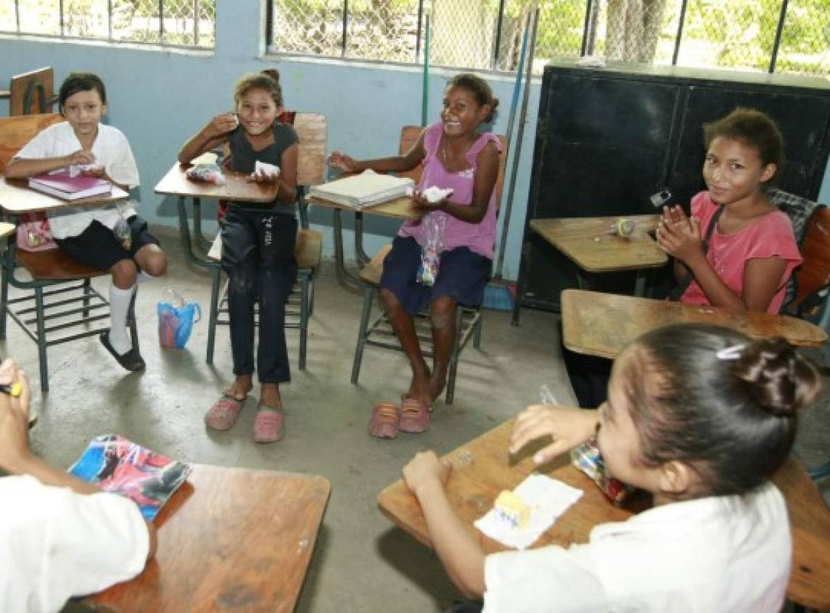 Ejecutivos de Fotovoltaica Los Prados instruyen a niños ecologistas