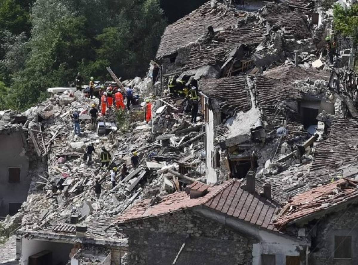 Sismo de 6,1 sacude centro de Italia: 'El pueblo no existe'