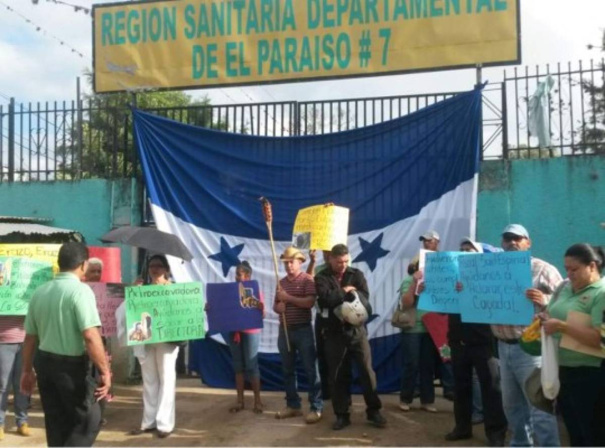 Empleados exigen despido de directora regional de Salud