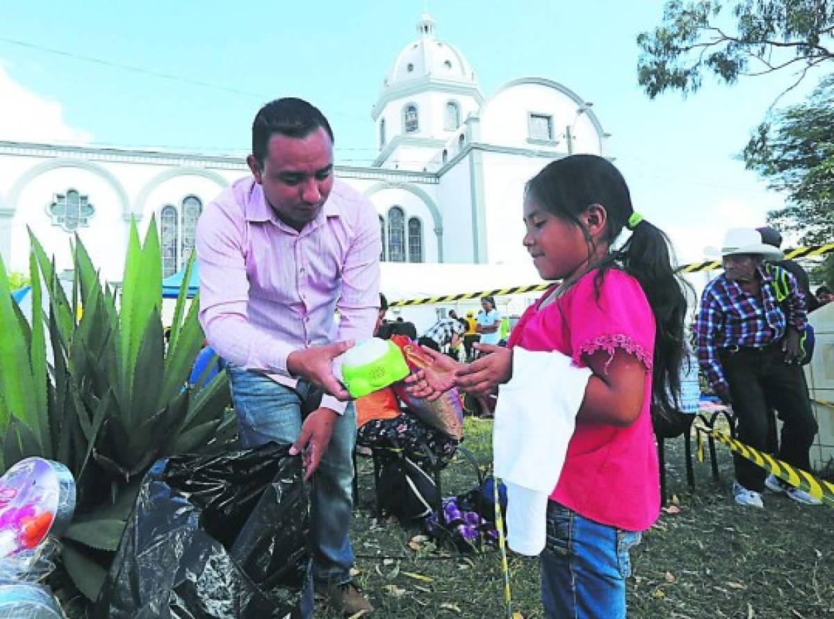 Entregamos juguetes, ropa y varios esterilizadores de pepes a peregrinos