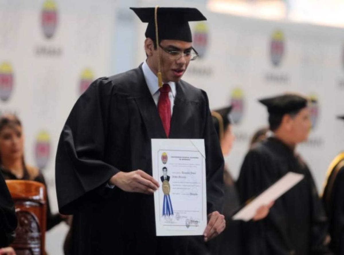 Emotividad y orgullo en coloridas graduaciones de la Universidad Nacional Autónoma de Honduras
