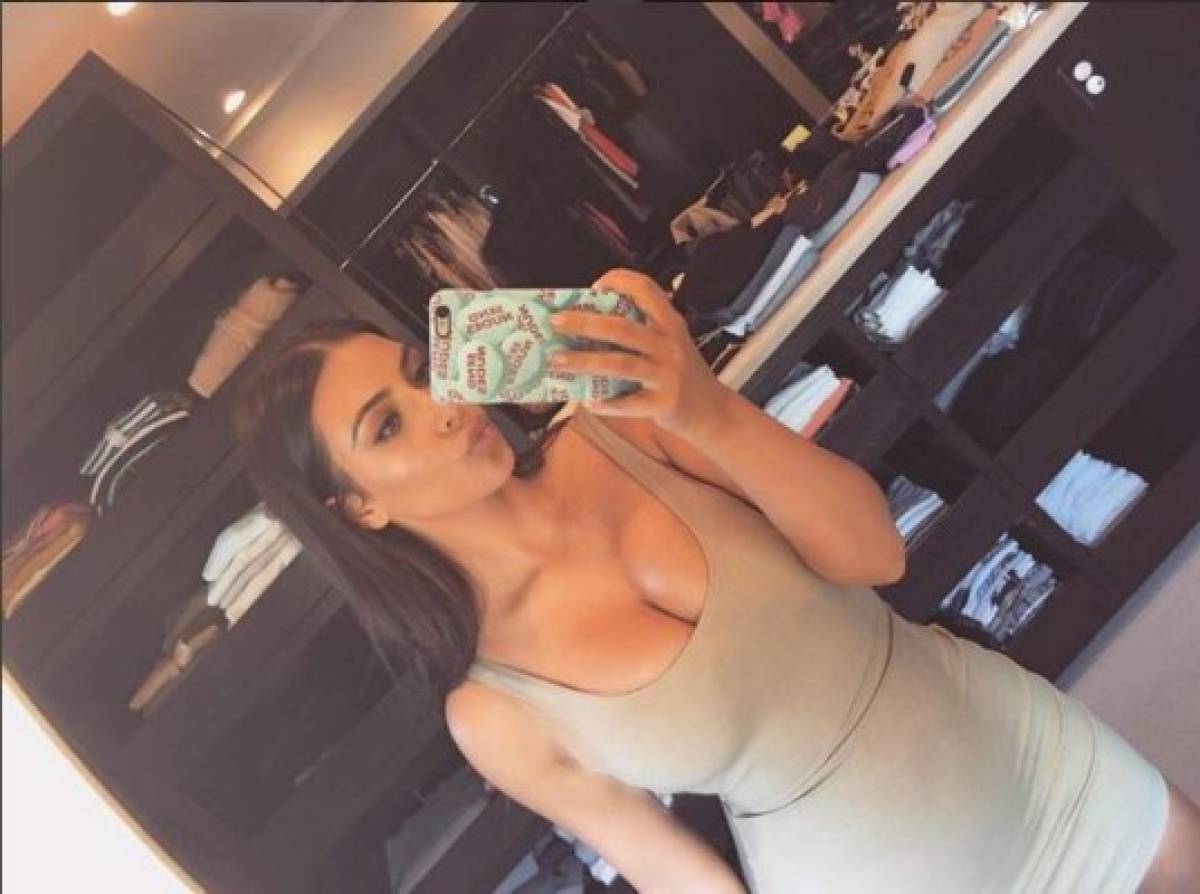 Kim Kardashian cobró miles de dólares por tomarse selfies