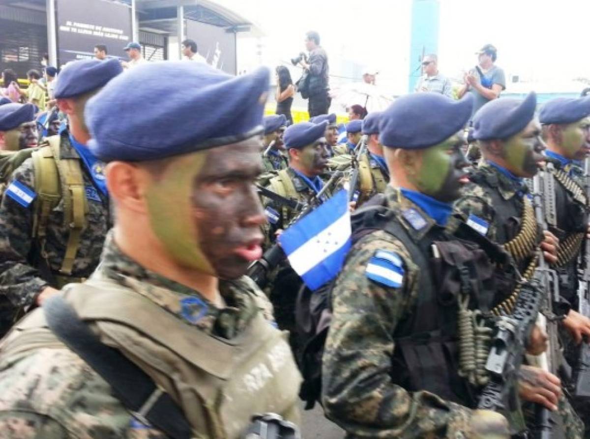 Desfile en homenaje a Francisco Morazán en el Día del Soldado