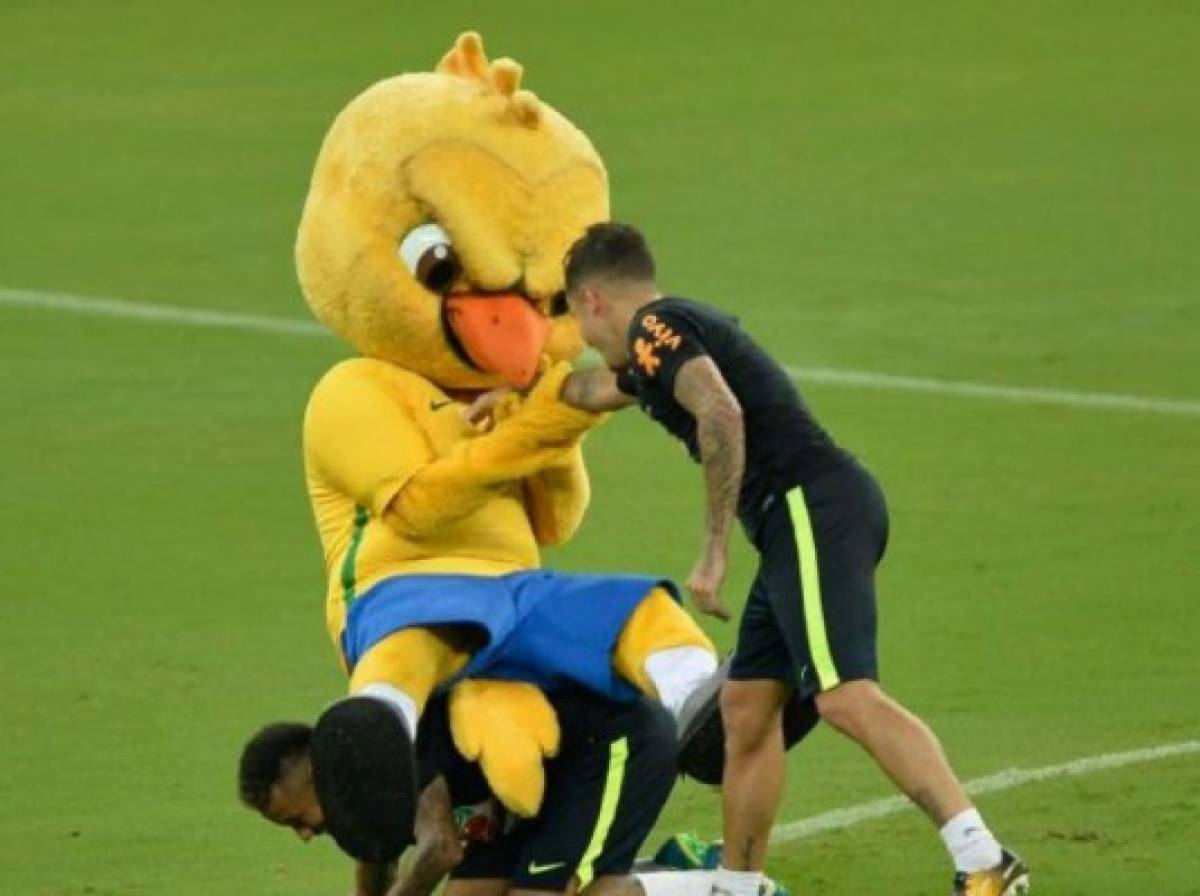 Un canario furioso, popular mascota de Brasil en el Mundial de Rusia 2018