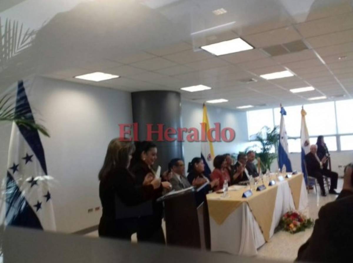 Juramentan a Francisco José Herrera Alvarado como nuevo rector interino de la Universidad Nacional Autónoma de Honduras (UNAH)