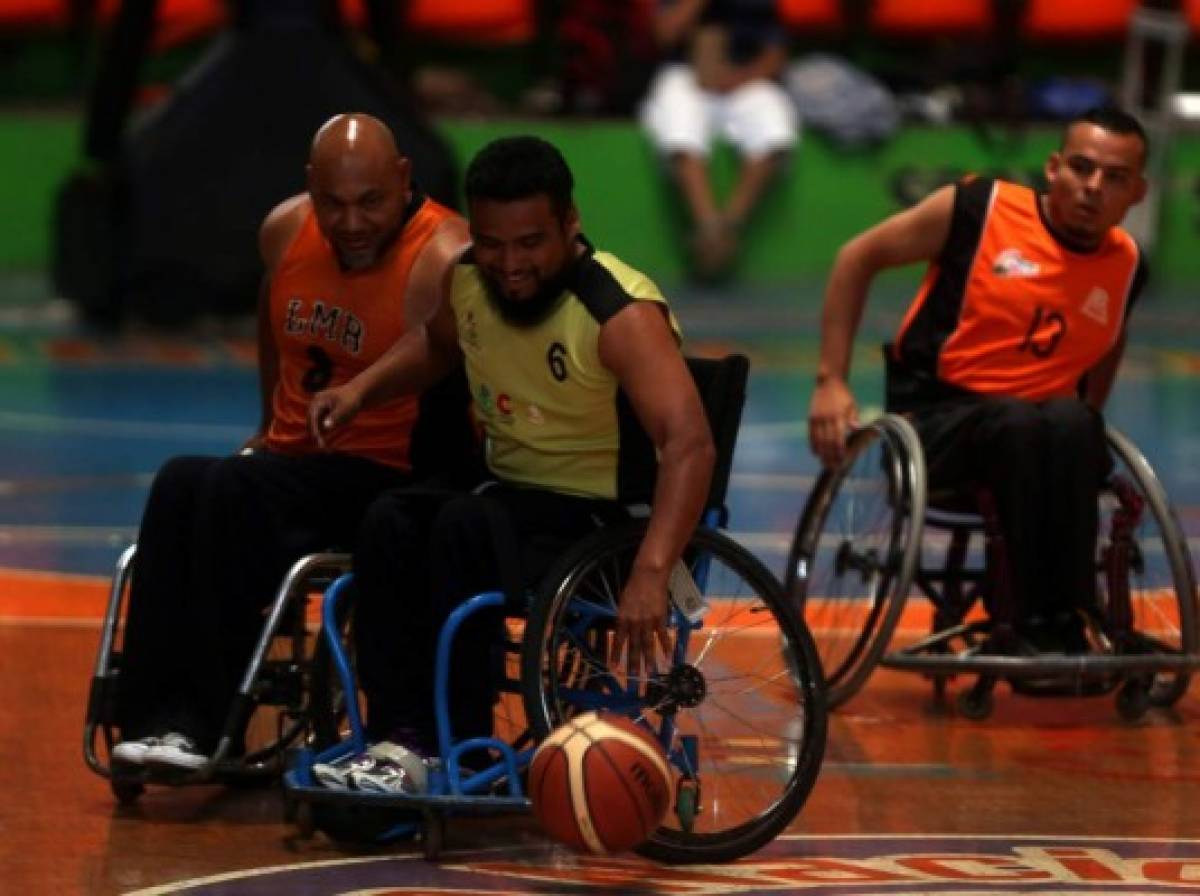 Exitosa jornada de baloncesto sobre silla de ruedas...