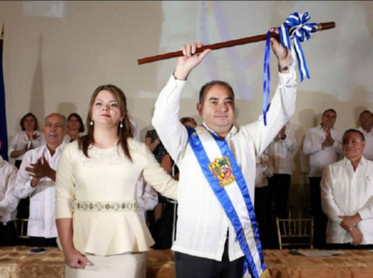 El alcalde Alexander López en su toma de posesión de la alcaldía (Foto El Heraldo Honduras/ Noticias de Honduras)