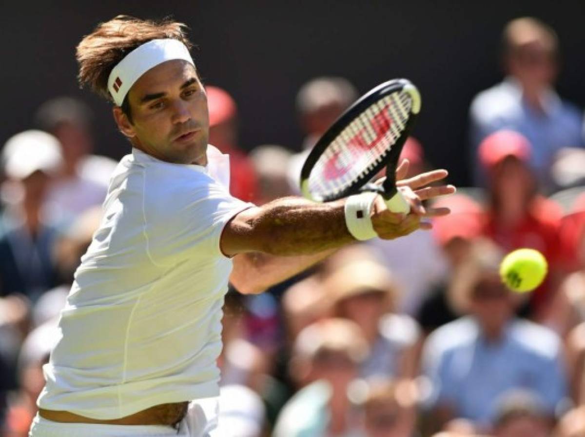 Federer inicia con éxito sin Nike en su defensa de corona de Wimbledon