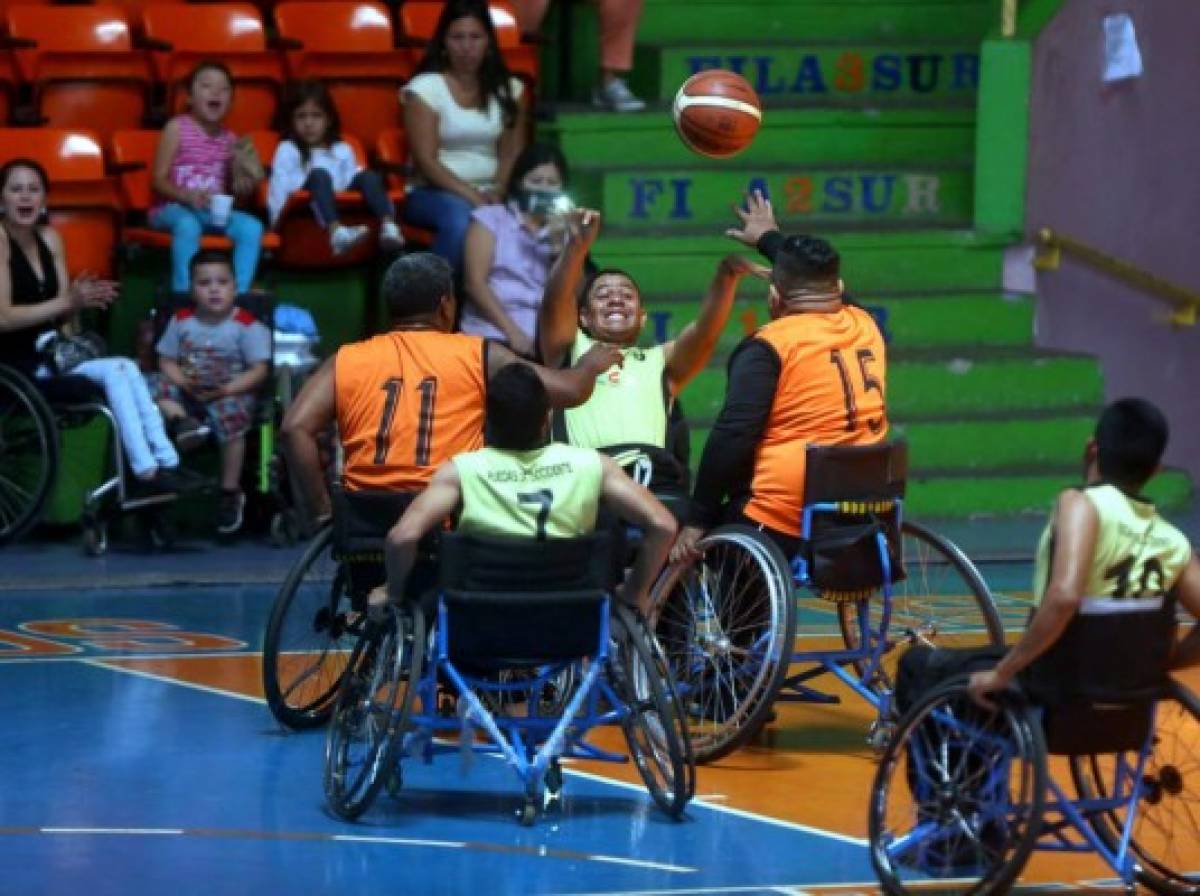 Exitosa jornada de baloncesto sobre silla de ruedas...