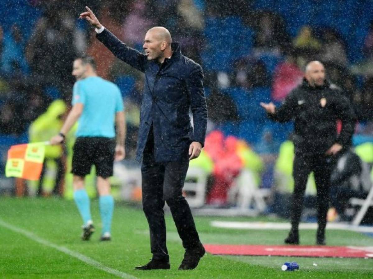 'Le puede faltar el ritmo', dice Zidane sobre James, titular un mes después