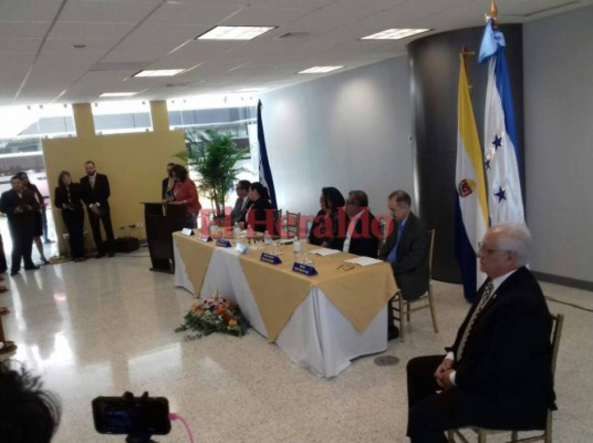 Juramentan a Francisco José Herrera Alvarado como nuevo rector interino de la Universidad Nacional Autónoma de Honduras (UNAH)