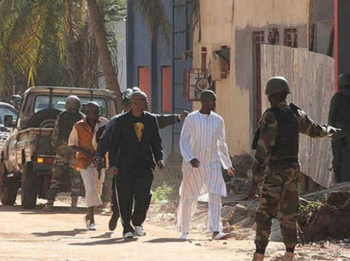 Al menos 27 muertos en toma de hotel en Mali