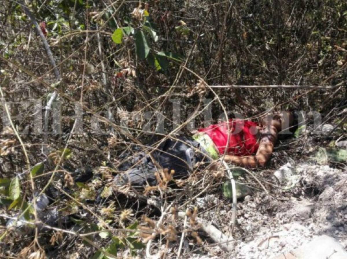 El cuerpo fue encontrado a un lado de la polvorienta calle (Foto: Estalin Irías/ El Heraldo Honduras/ Noticias de Honduras)