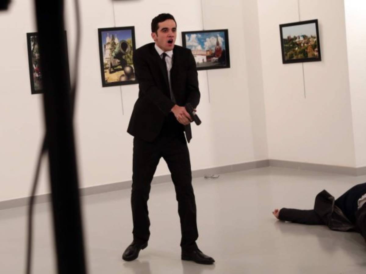 Embajador ruso en Turquía es asesinado y el crimen queda grabado en video