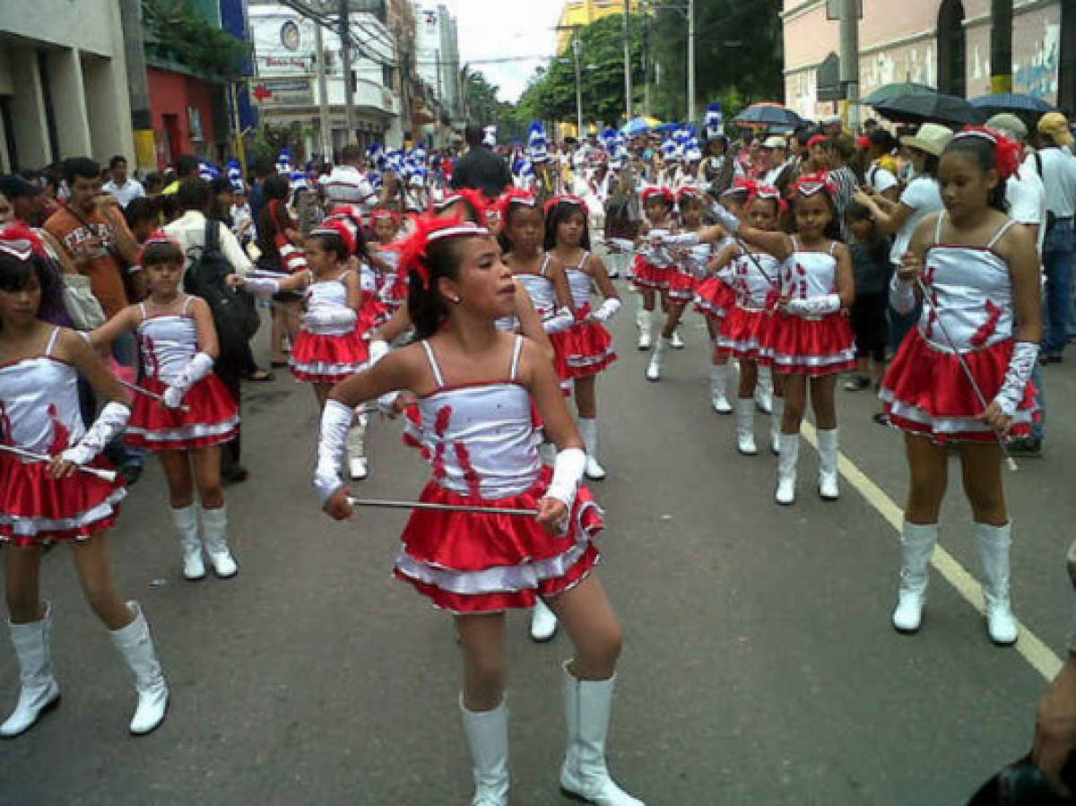 Escolares celebran Independencia en Honduras