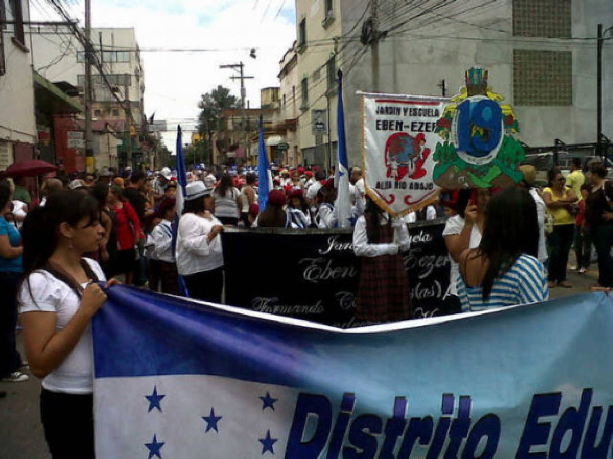 Escolares celebran Independencia en Honduras