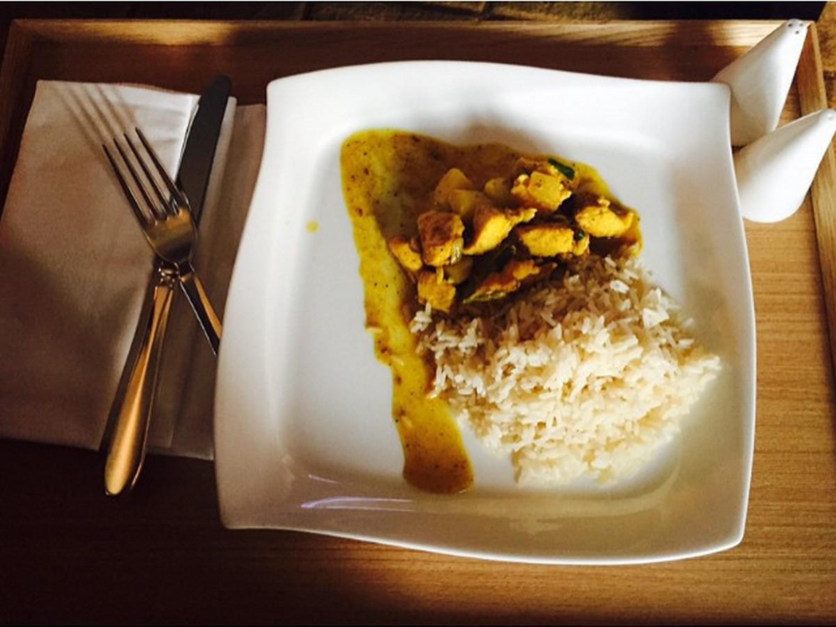 Pollo al curry con arroz, uno de los platillos favoritos de Rihanna.