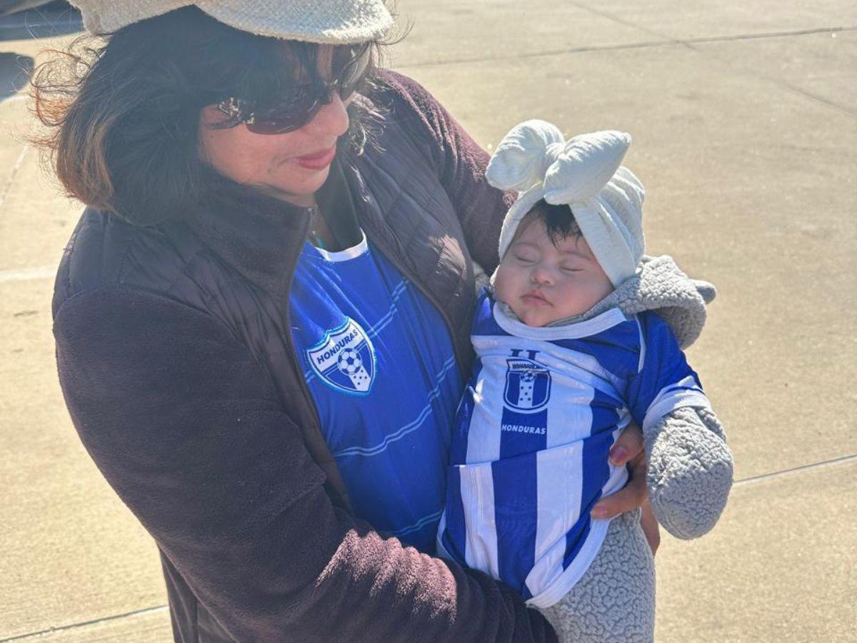Bebé luce histórico mameluco de la Selección de Honduras en Dallas