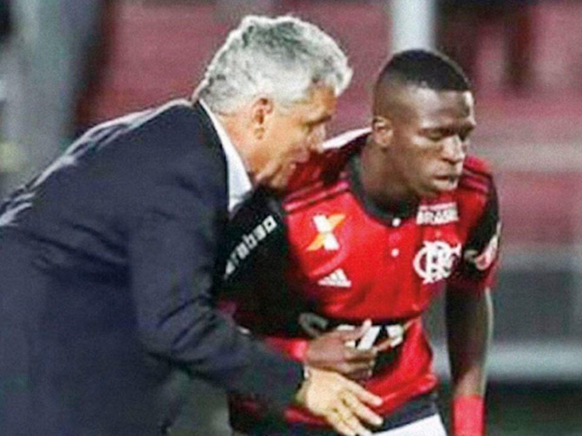Reinaldo Rueda fue parte importante de los inicios de Vinicius en el Flamengo.
