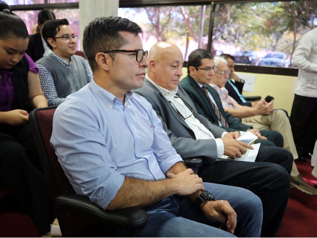 A la ceremonia asistieron el alcalde de Santa Bárbara, Edgardo Torres; Jinmy Bertrand, Director Ejecutivo de la Fundación de la UPNFM y otros distinguidos invitados.