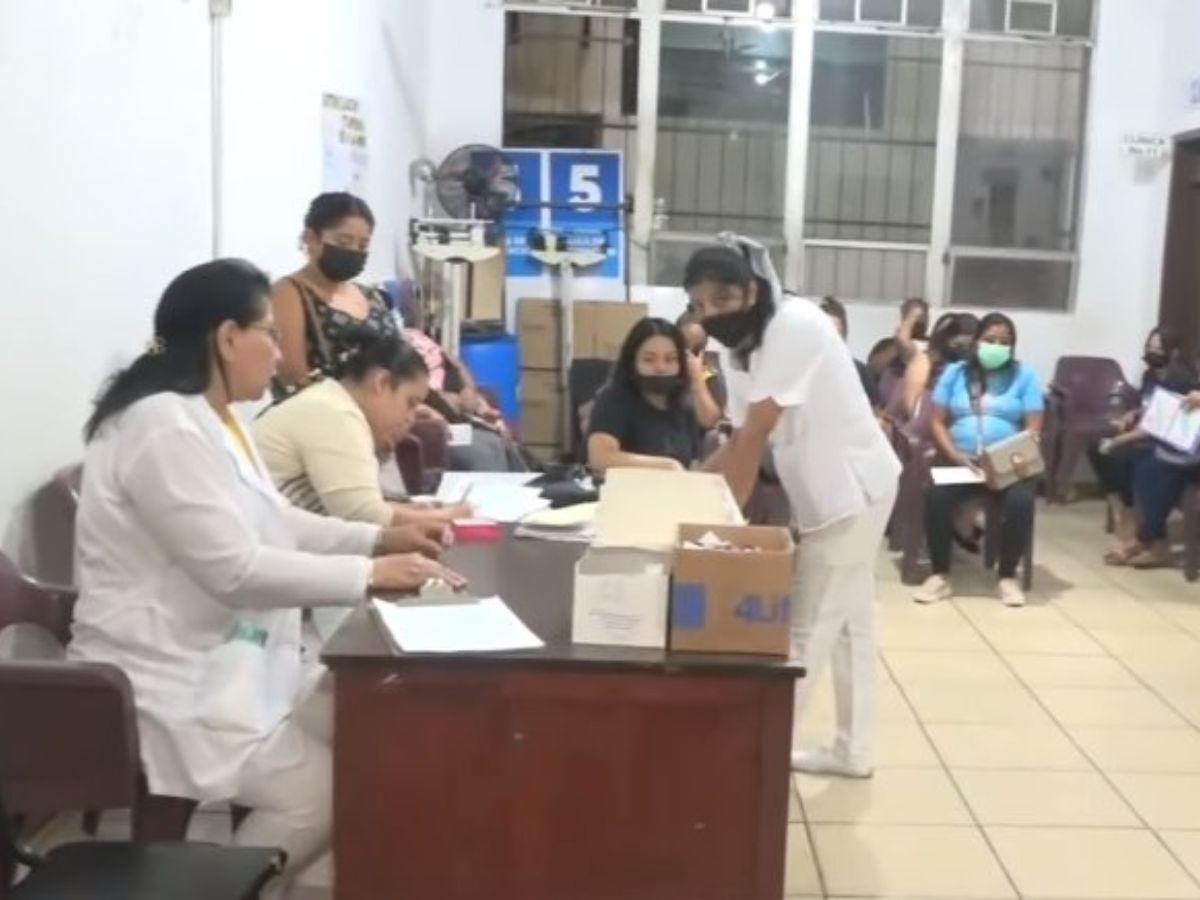 Enfermeras del Alonso Suazo protestan por falta de insumos para atender a pacientes