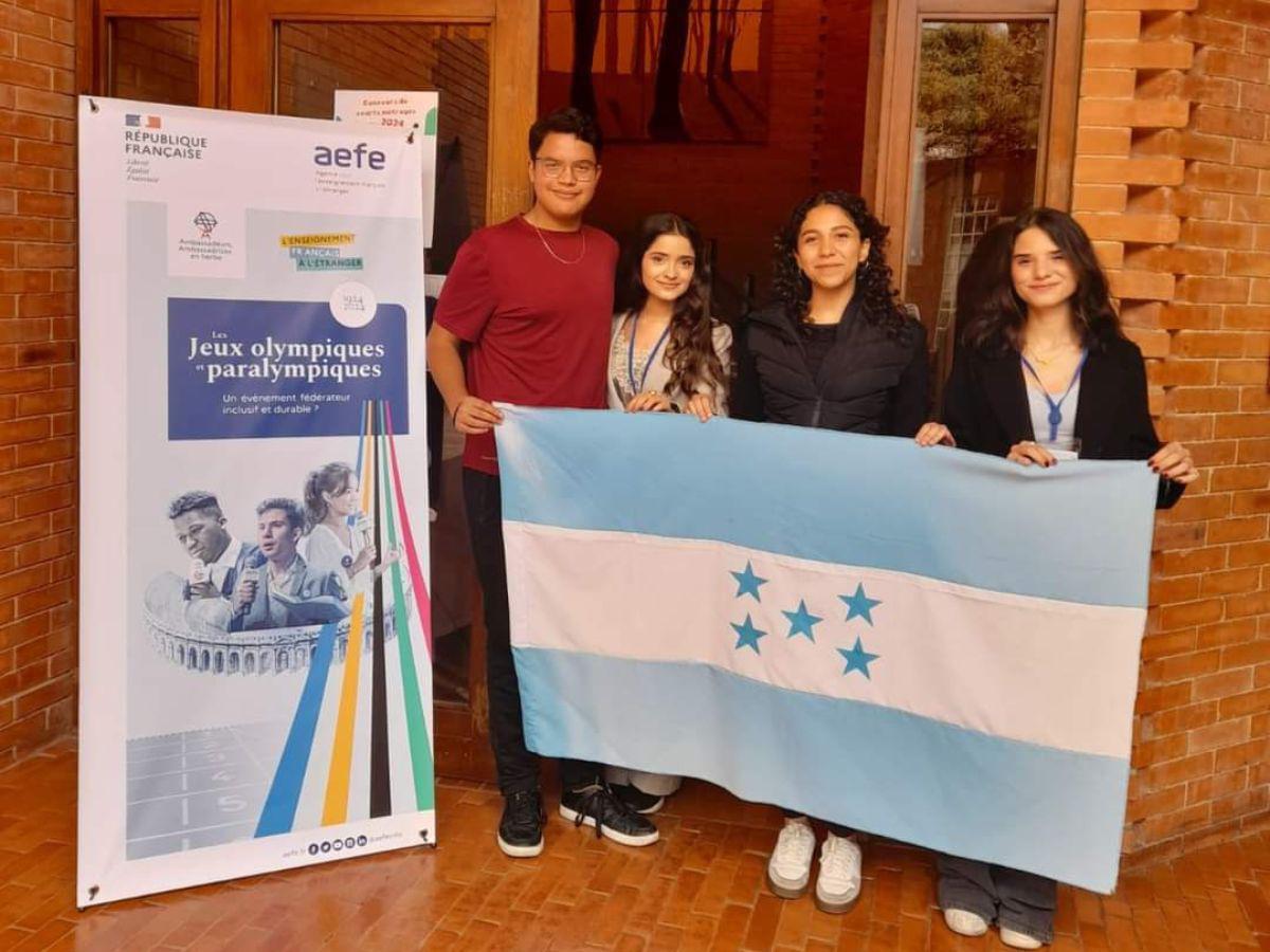 Estudiantes hondureños ganan primer lugar en concurso de oratoria en Colombia