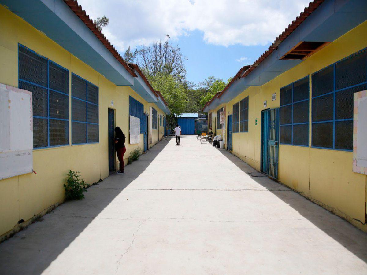 En condiciones deplorables se encuentran las instalaciones de este centro educativo, que desde ya comienza su reconstrucción.